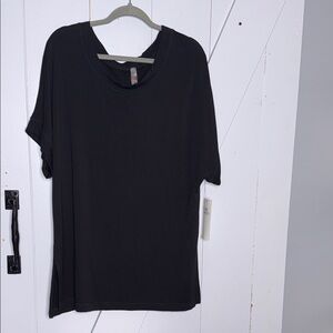 Ziena by Mono B Classic Black Tee. Brand NWT